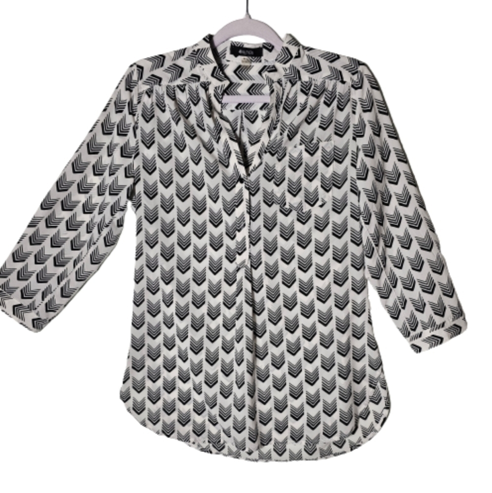 41 Hawthorn Black and White Arrow Blouse Women's Size Medium NWOT